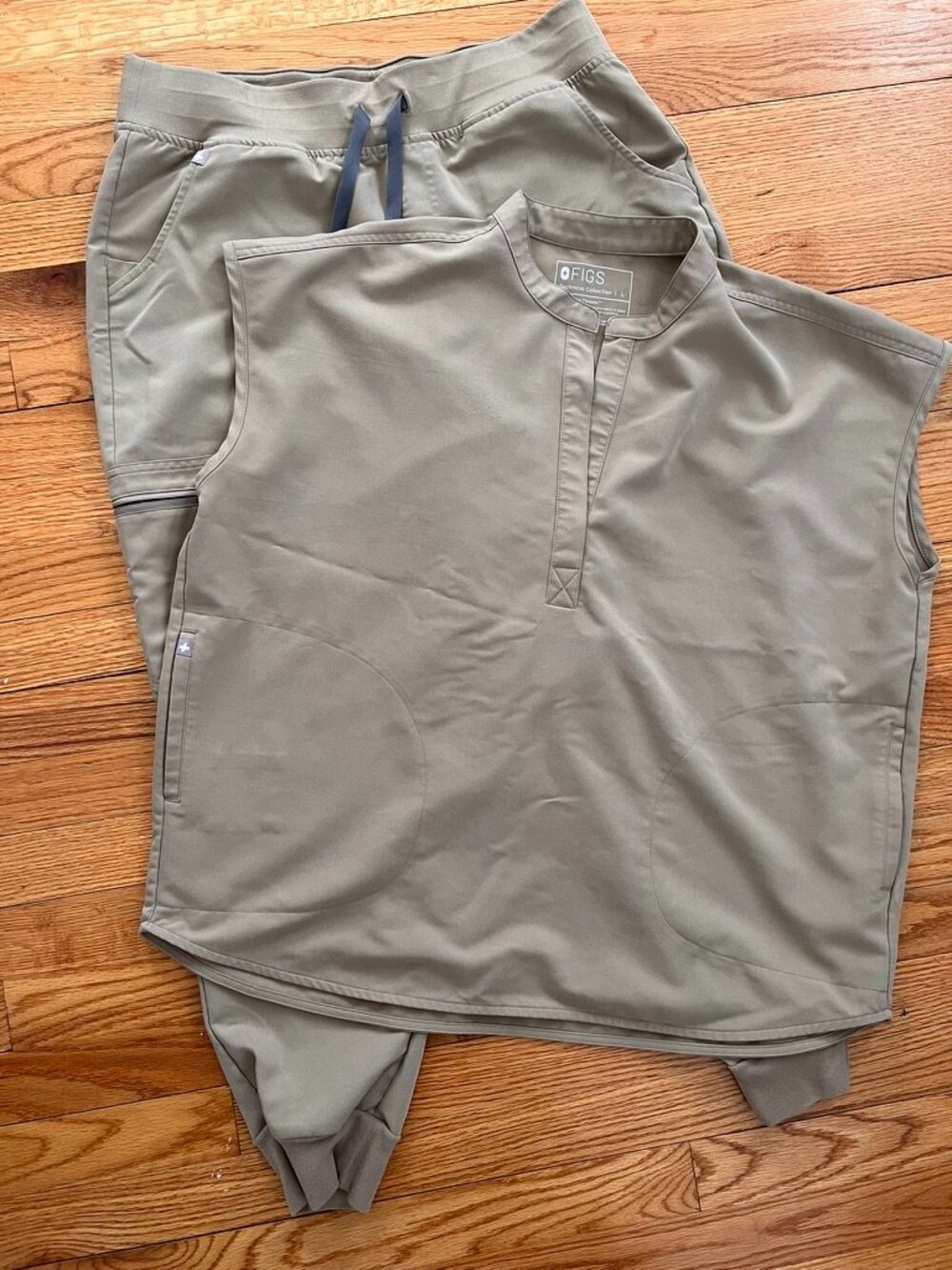 FIGS Sandstone Scrub Set | Like New | Women’s Large Top & Petite Large Joggers